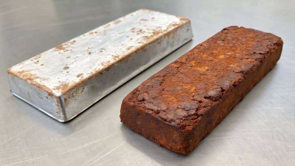 alt with keywords: comparison of a rusted steel pipe and a clean aluminum pipe showing surface differences